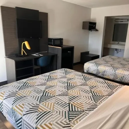 Clarion Pointe-2