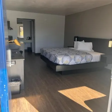 Clarion Pointe-3