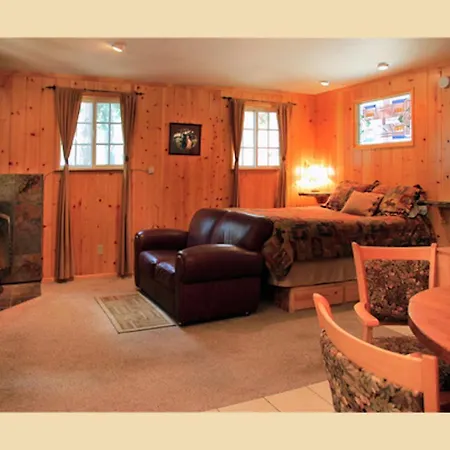 Silver Pines Lodge-2