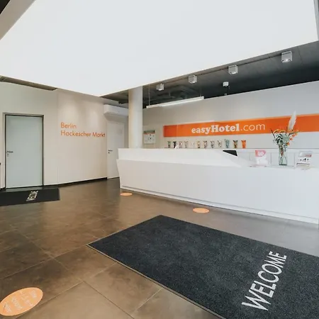 Easyhotel Berlin Hackescher Markt-2