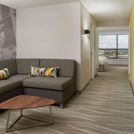 Hilton Toronto Airport Hotel & Suites-2