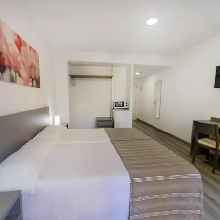 Hostal Anna Benidorm-3