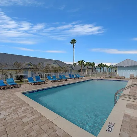 Travelodge By Wyndham Panama City Beach / Beachfront-2