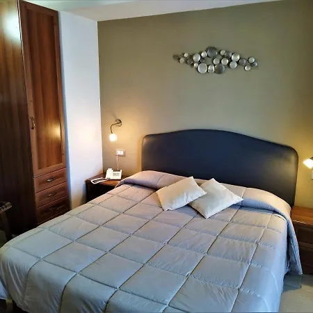 Hotel Altopiano Delle Rocche-3