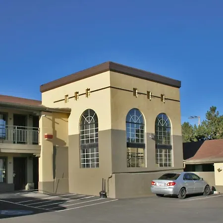 Super 8 By Wyndham Nau/Downtown Conference Center-2