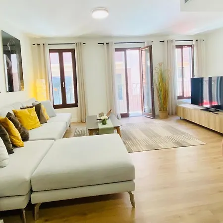 Hotel Apartment With 2-En Suite Bedrooms-2