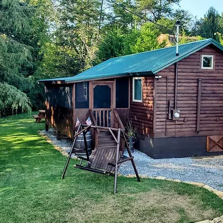 Secluded Honey Bear Log Cabin-2