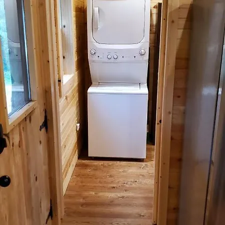 Secluded Honey Bear Log Cabin-3