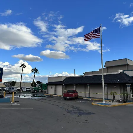 Super 8 By Wyndham Mesa Downtown Near Convention Center-3