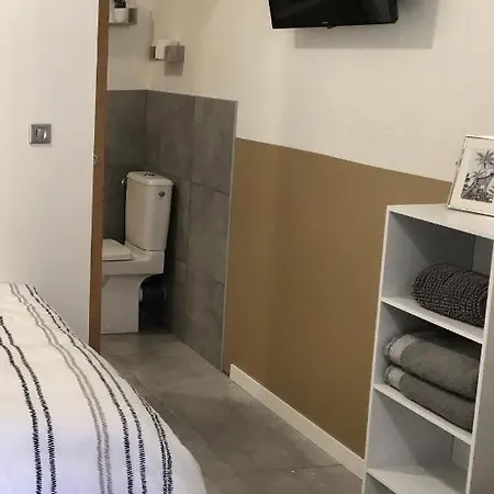 Studette de 17m2 avec parking privé gratuit Climatisation et petite cuisine-2