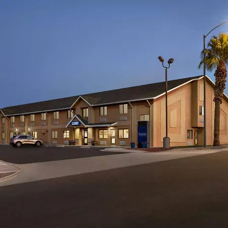 Travelodge By Wyndham Yuma-3