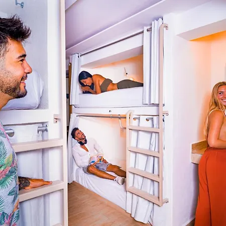 Nomads Party Hotel-2