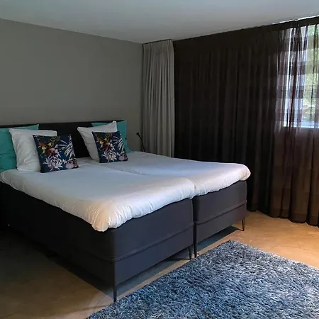 Bed & Breakfast 23-2