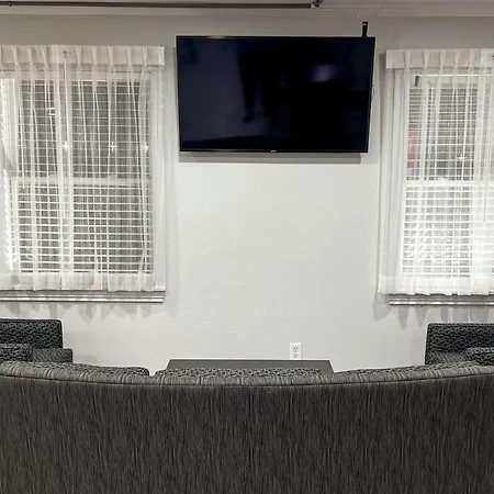Quality Inn & Suites Columbus West-2