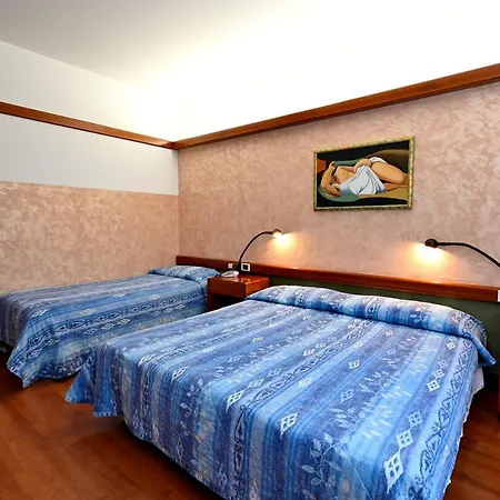 Hotel Italia-2