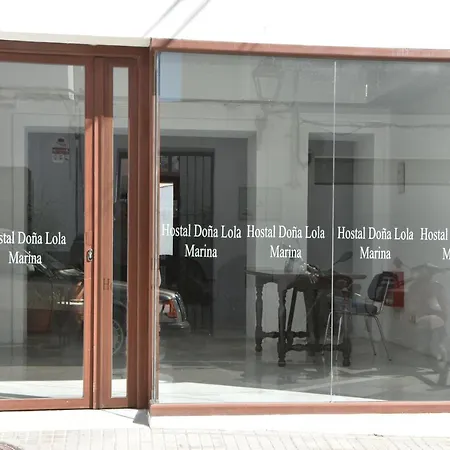 Hostal Doña Lola Marina-3