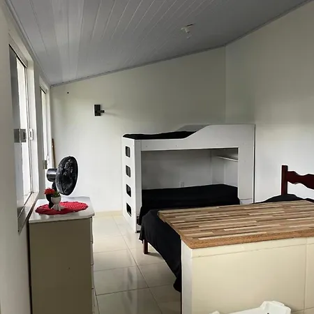 Casa De Hospede Com Piscina-2