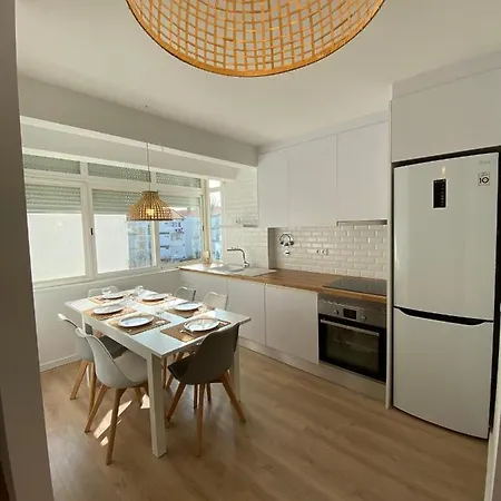 Carcavelos Beach & Nova Sbe Private Rooms In Shared Serviced Apartment 24-3