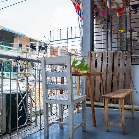 Sacred Lotus - Vegan Cafe X Hostel-3
