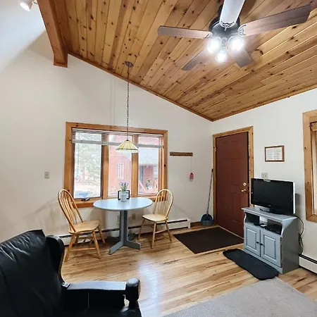 Cozy Cabin Suite Bed And Breakfast-2