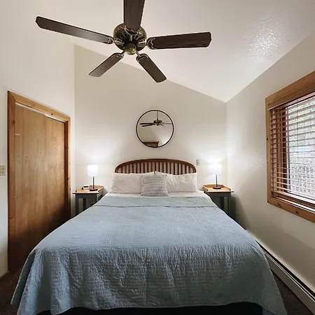 Cozy Cabin Suite Bed And Breakfast-3