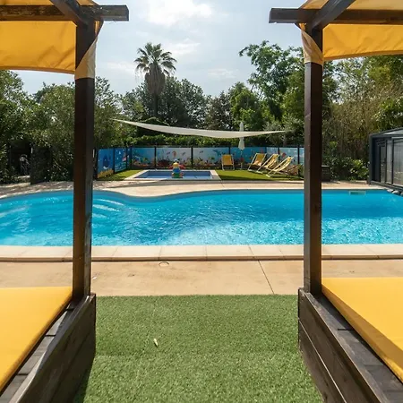 Gîte Imagine Roussillon Résidence Privée avec Piscine - 8 personnes-2