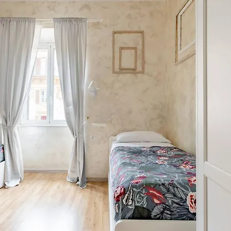Deluxe Rooms And One Chilling Jacuzzi Suite Guesthouse-2