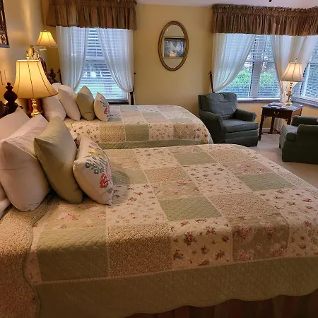 Brookside Mountain Mist Inn-2