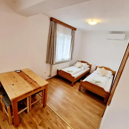 House Ana-3