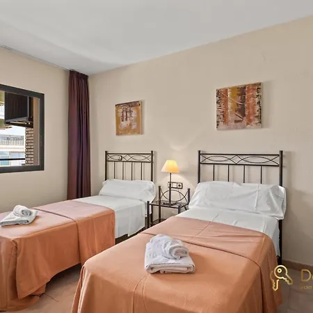 Apartamentos Con Parking Privado En El Paseo Maritimo De Fuengirola-2