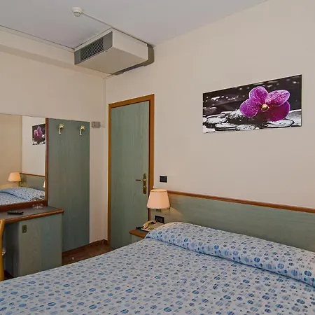 Hotel Paris-2