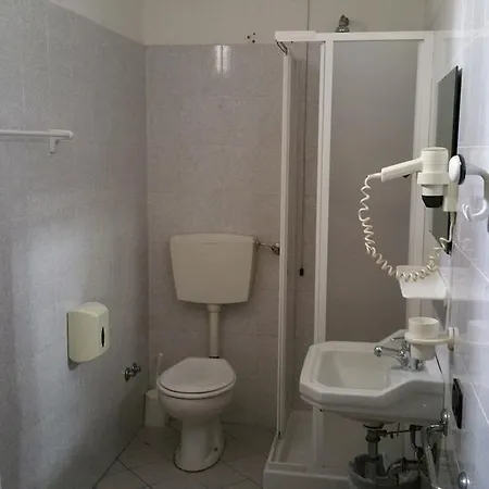 Hotel Redi-3