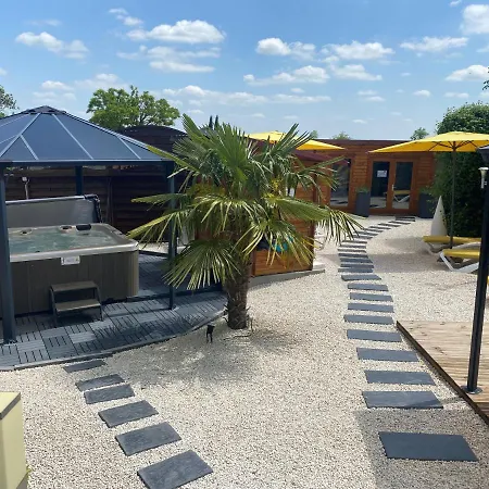 Hostellerie du Centrotel et Spa Bulles d'Allier-2