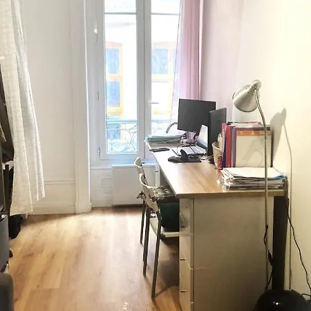 Chambre En Appartement Haussmannien En Centre Ville-2