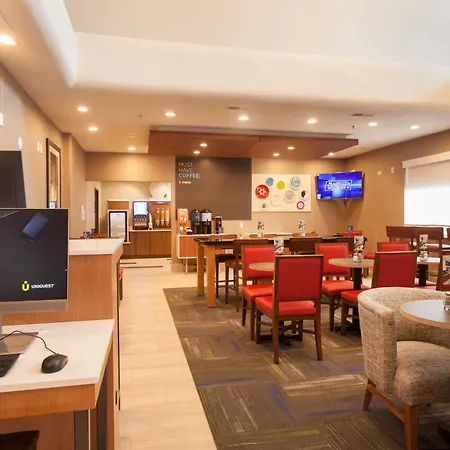 Holiday Inn Express & Suites-3