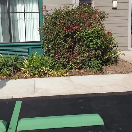 Holiday Inn Express & Suites Carpinteria By Ihg-2