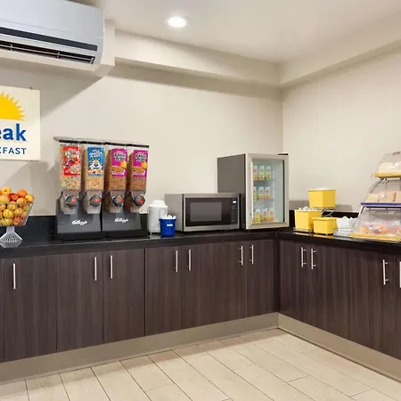 Days Inn & Suites By Wyndham Anaheim At Disneyland Park-3