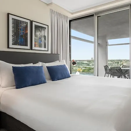 Oaks Brisbane Casino Tower Suites-3