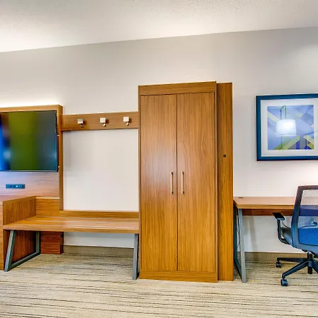 Holiday Inn Express Vincennes-3