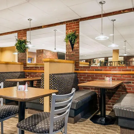 Ramada By Wyndham Paintsville Hotel & Conference Center-2