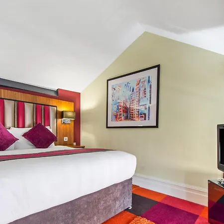 Roomzzz Manchester City-2
