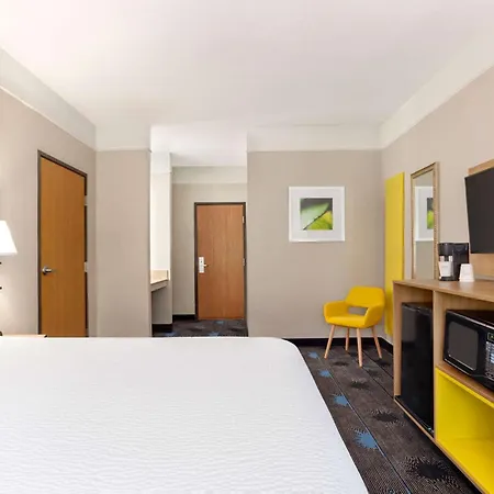 Days Inn By Wyndham Kansas City International Airport-2