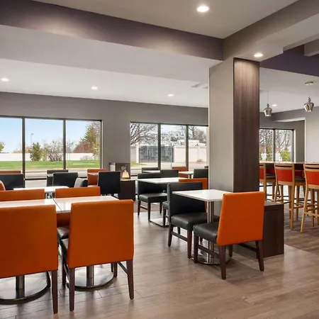 La Quinta Inn & Suites By Wyndham St Louis Route 66-2