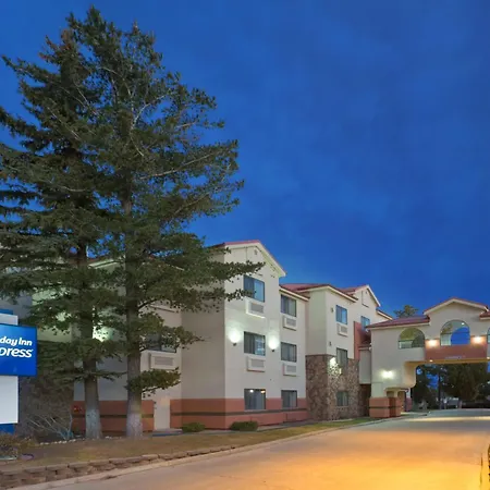 Holiday Inn Express Show Low By Ihg-3