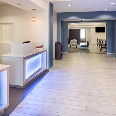 Holiday Inn Express Hotel & Suites Burlington By Ihg-3