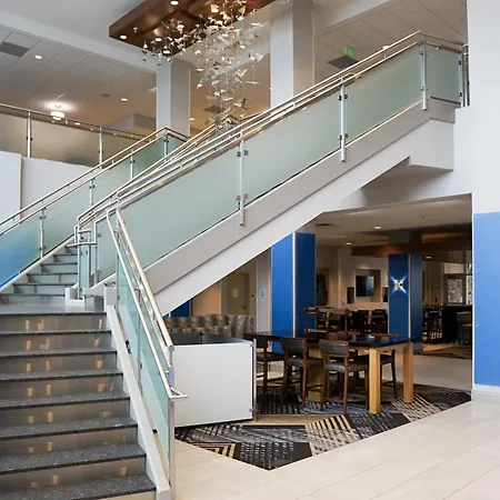 Holiday Inn Express & Suites - Aurora Medical Campus By Ihg-3