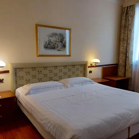 Phi Hotel Dei Medaglioni-3