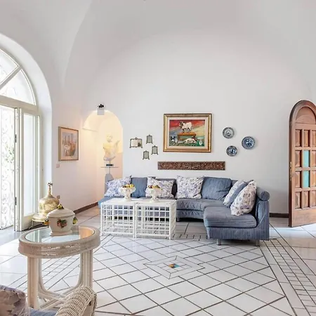 Room In Villa - Beautiful Villa In Capri With 5 Bedrooms-3