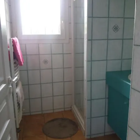 Chambre Dans Maison Avec Piscine Et Cuisine-3