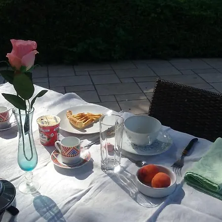 Chambre Dans Maison Avec Piscine Et Cuisine-2